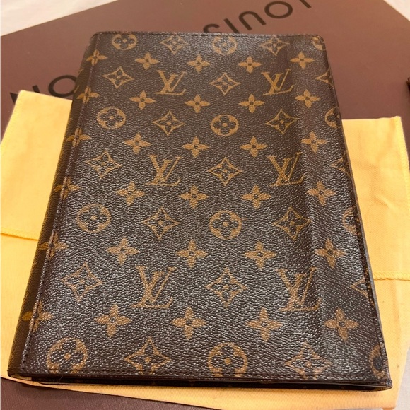 Louis Vuitton iPad case - Picture 16 of 16